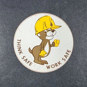 Pegatina de seguridad vintage Think Safe Work Safe con gráfico de nutria de sombrero duro - Imagen 1 de 3