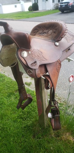 Nice 15” Crates Saddlery Horse Riding Leather Saddle Model #2304 Used