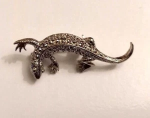 BROCHE EN MÉTAL ARGENTÉ MODÈLE SALAMANDRE - Picture 1 of 7