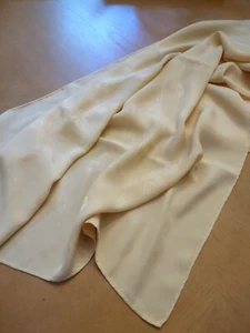 EUC hellgelber Seidenschal groß 34"" x 36"" handgerollt & genäht Rand Tulpendesign - Bild 1 von 9