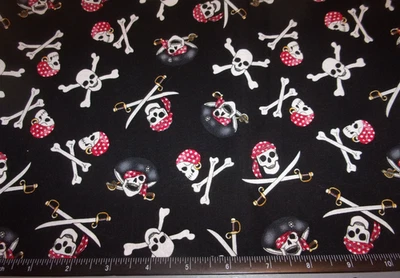 REMANENTE DE TELA "CALAVERA PIRATA Y HUESOS CRUZADOS" - 3/4 YD. X 38" Foto 1 de 3