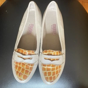 MUNRO American Carrie Pearl Leather Yellow Vamp Loafer Women's Size 5.5M - Picture 1 of 9