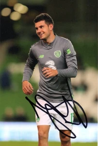 IRELAND, HULL CITY & BURNLEY: JOHN EGAN SIGNED 6x4 ACTION PHOTO+COA - Picture 1 of 1