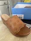 Brand New Jack Rogers Womens Rory Leather Slip On Wedge Sandals Camel Size 9