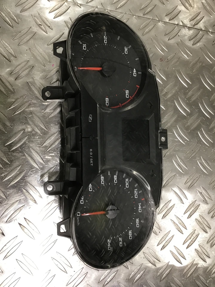 Tacho Seat Ibiza IV (6J) 1.9 TDI 77kW 105PS 6J0920800L Kombiinstrument - Bild 1 von 3