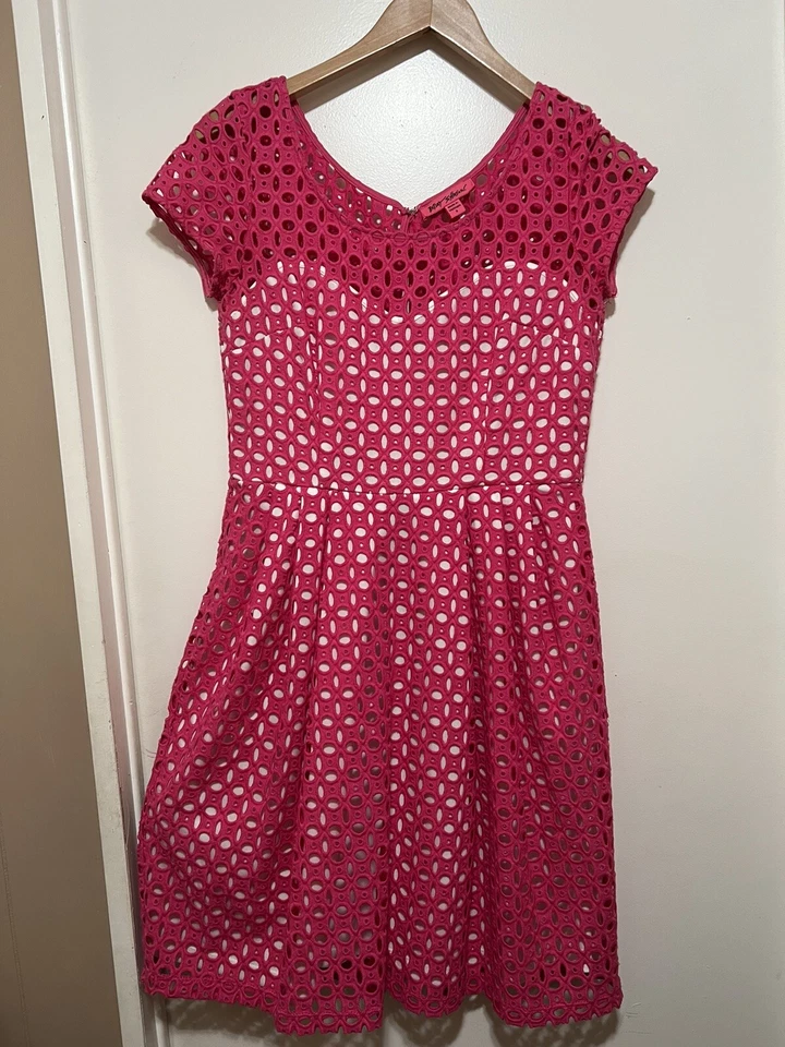 Bestey Johnson 粉色白色孔眼蕾丝甜心连衣裙 6 码派对连衣裙 — 第 1/4 张图片