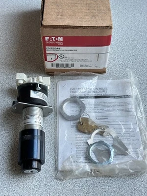 NEW EATON CROUSE-HINDS EMPS0491 Key Selector Switch 2NO-2NC Explosion Proof - Image 1 of 4