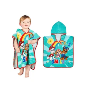 Poncho envolvente de toalla de baño de playa azul con capucha Paw Patrol para niños y niñas - Imagen 1 de 7