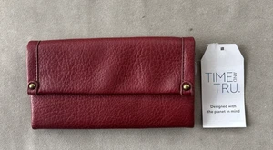 Cartera Mujer Roja Buttery Smooth Time And Tru NUEVA - Imagen 1 de 3