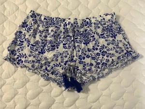 Love to Lounge Nachtwäsche-Shorts mit Spitzenbesatz und Quaste, Medium - Bild 1 von 3