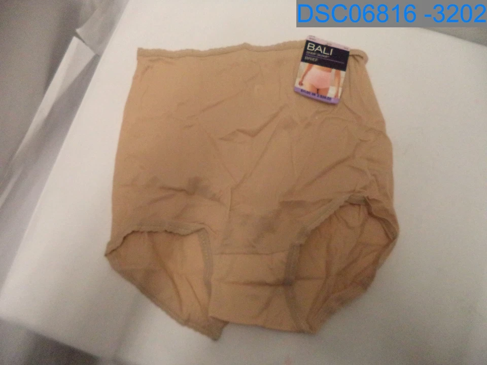 Bali Skimp Skamp Brief Nude 6 Nude Size 6.0 voNh