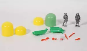 3x Ü-Ei 70er Jahre 2 Metallfiguren Ritter Krieger + 1 Steckspielzeug Segelboot - Bild 1 von 3