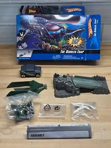 2006 Hot Wheels Spielset Batman The Riddler Trap mit Figur Temblor Getaway LESEN! - Bild 1 von 8