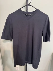 Travis Matthew Herren Tee Schwarz M V-Neck Tshirt Kurzarm Performance - Bild 1 von 7