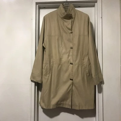 Trench coat con capucha Fashion Bug, capucha extraíble, broches de presión de metal, beige talla 18/22W Foto 1 de 4