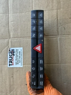 Freightliner Cascadia Multiplexing Switch Panel A06-90731-000 - Image 1 of 4