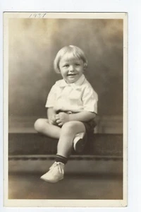 1937 Blondes Kind Foto RPPC Postkarte Portrait unbespielt - Bild 1 von 2
