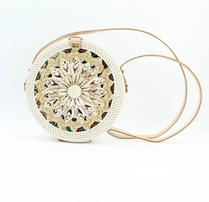 NUEVO Bolso Bandolera Bali Seashell Patrón Flor Ratán - Imagen 1 de 6