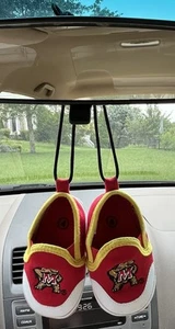 Maryland Terps rétroviseur ornement fanatique rouge bébé patineur chaussures pantoufles - Photo 1/19