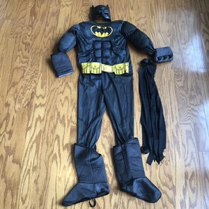 Rubie's DC Comics gepolstertes Batman Kostüm Gr. M Maske Gürtel Cape 44" Schulter an Fuß - Bild 1 von 8