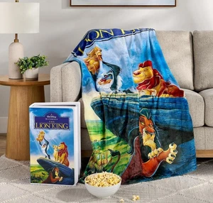 Disney König der Löwen Klassisch Retro VHS Box Silk Touch Überwurf, 50" x 70" - Bild 1 von 5