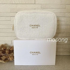 Pochette coffret Noël Chanel 2024 du Japon - Photo 1 sur 6
