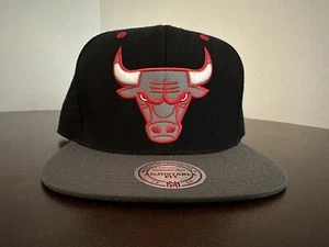 Mitchell & Ness Chicago Bulls cappello a scatto riflettente - Foto 1 di 6