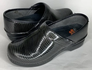 Dansko XP Womens Size EU 37 US 6.5 - 7 M Black Dark Green Striped Comfort Clogs - Picture 1 of 7
