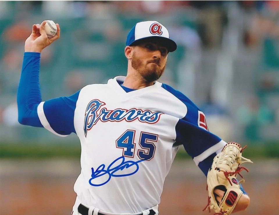 Kevin Gausman Atlanta Braves Acción Firmado 8x10 Foto 1 de 1