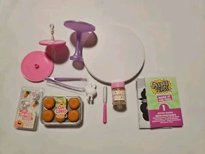 Spring 2023 Easter Cupcakes Bunny HTF No Resin MGA Miniverse Make It Mini  - Picture 1 of 1