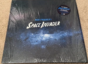 ACE FREHLEY SIGNED SPACE INVADER 5TH ANNIVERSARY DELUXE 157/500 COLOR VINYL - Picture 1 of 2