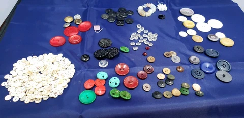 Vintage Buttons Bakelites, Wafers Celluloid, civil war, ANTIQUE Victorian Glass Cover