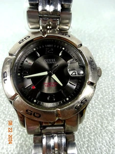 Orologio Uomo Guess Argento 165ft Impermeabile Bagliore al Buio Seconda Mano Data Qrtz - Foto 1 di 8