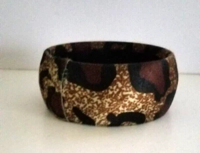 Brazalete Brazalete Estampado Animal Tela Sobre Acrílico Negro y Marrón Foto 1 de 4