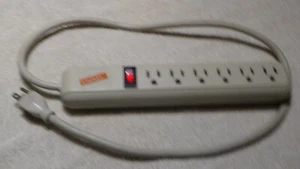 Staples 6 prese di corrente rubinetti di alimentazione ricollocabili 330v - Foto 1 di 5