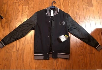 Chaqueta Under Armour Para Hombre Grande Botón a Presión Algodón Logo Bombardero Universitario Deletrear Foto 1 de 2