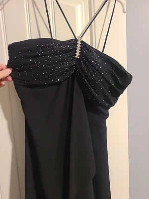 Juliet 时尚 10 正装连衣裙黑色高低胸带水钻 — 第 1/4 张图片