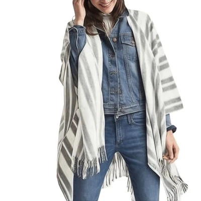Poncho GAP Boho com franjas creme e cinza listrado mistura de lã tamanho grande XS/S | OS - Imagem 1 de 4