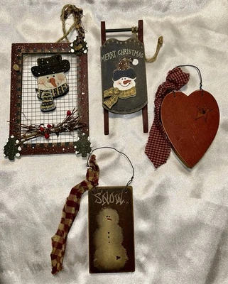 4 enfeites de árvore de Natal rústicos de madeira decoração pendurada na parede boneco de neve coração trenó - Imagem 1 de 4