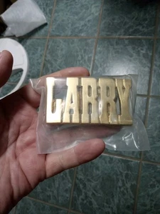 Vintage Larry Name Cut Out Block Buchstaben massiv Messing Gürtelschnalle - Bild 1 von 2