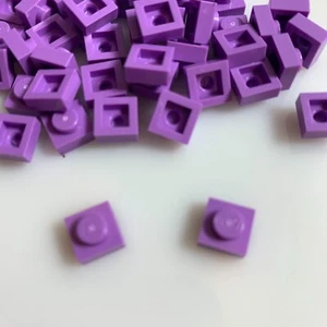 100 pro Posten NEU LEGO Medium Lavendel 1x1 Teller (3024/4619521) - Bild 1 von 3