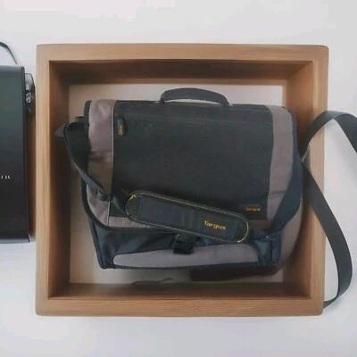 Targus Messenger Laptop Bag 16" Computer Tablet Case Shoulder Strap Black Gray - Image 1 of 4