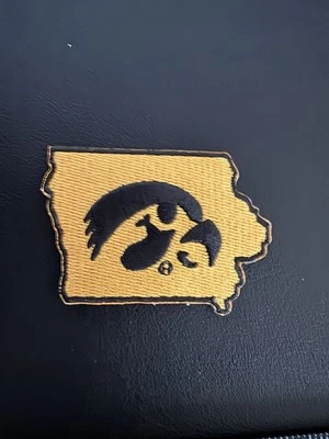 IOWA HAWKEYES STATE MAP OUTLINE BLACK & GOLD EMBROIDERED PATCH NEW - OLD STOCK