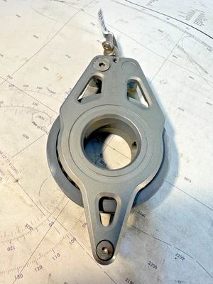 LEWMAR 80MM SINGLE RACING BLOCK W/ BECKET 80MM SHEAVE SWIVEL LINE 1/2" — 第 1/4 张图片