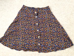 New Look Petite Skirt Size 6 Floral with Buttons - Bild 1 von 4