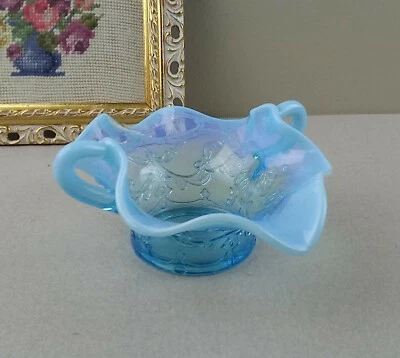 Plato Bon Bon de Colección Dugan Diamante Vidrio Azul Opalescente Hoja de Arce Manijas Lazo 7x8 Foto 1 de 4