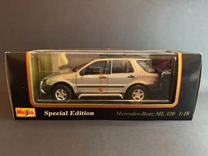 Maisto Mercedes Benz ML 320 1997 W163 Argento (n.31847) 1:18 - Foto 1 di 15
