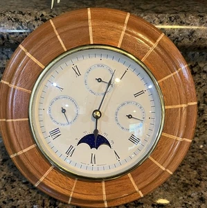 Reloj de pared alemán vintage de madera torneada Hermle para piezas o reparación - Imagen 1 de 8