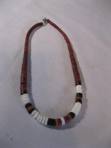 Weiße Puka Muschel + rot/schwarz Holz 15" Halskette Strand Halsband - Bild 1 von 6