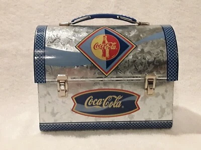 Lancheira de lata vintage 2001 Coca Cola prata galvanizada metal retrô caixa articulada Coca-Cola - Imagem 1 de 4